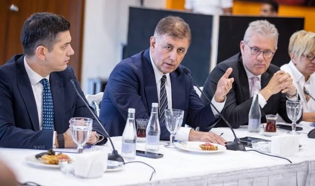 Başkan Tugay:  İzmir'in kabuğunu kırması, öncü kent olması için çalışıyoruz