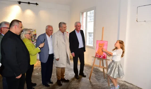 9 yaşındaki genç sanatçının sergisi yoğun ilgi gördü!