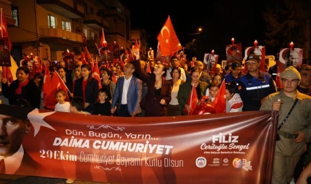 Efes Selçuk’ta 29 Ekim Gururu: Cumhuriyet Coşkusu Meydanlara Taştı