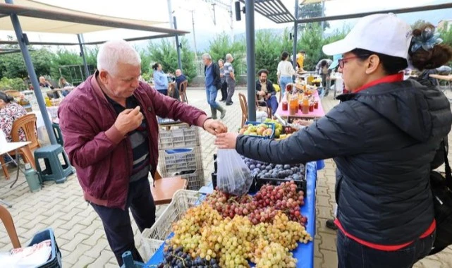 Efes Tarlası Yaşam Köyü’nde Üretici Pazarı açıldı