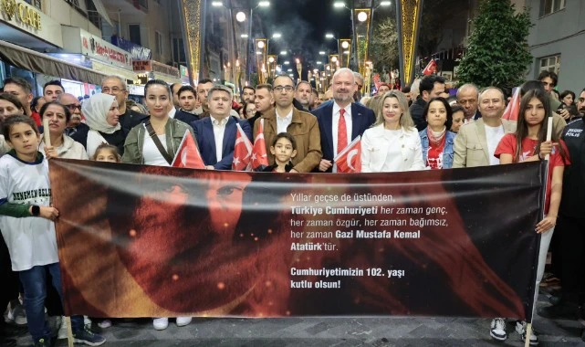 Menemen'de binler, Cumhuriyet sevgisiyle yürüdü