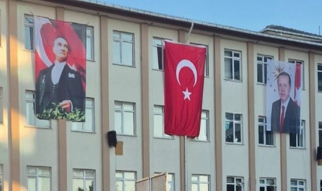 Okullarda 'Erdoğan posteri' zorunlu oldu: Sendikalar ve muhalefet ayağa kalktı