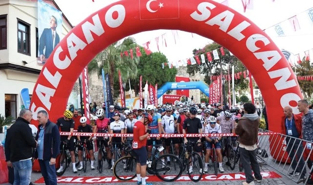 VeloTürk Gran Fondo Çeşme’de pedallar barış ve spor için döndü