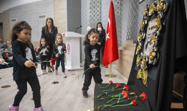 Bornova’da minik yüreklerden Atatürk’e duygusal anma
