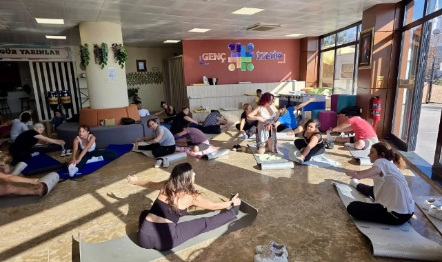 İzmirli gençler için yoga saati