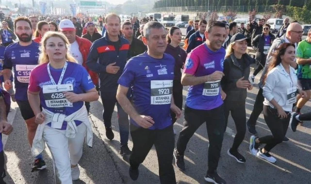 Maratonu tamamlayan Özgür Özel'in ilk sözleri İmamoğlu oldu: Ev sahibi hücreden burayı izliyor