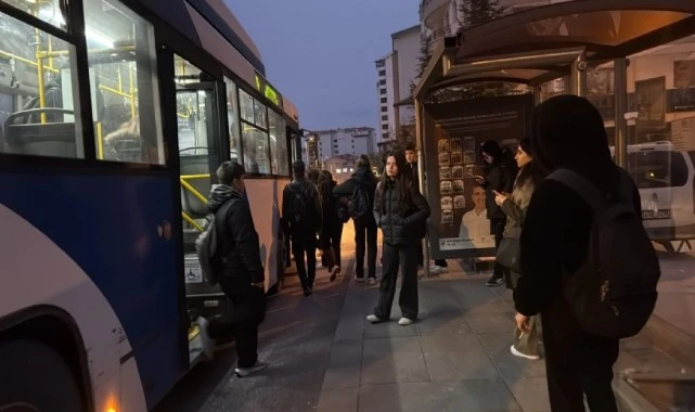 CHP’li Özlale’den ‘kalıcı yaz saatti uygulaması’ tepkisi: Tasarruf diye başladı inada döndü!