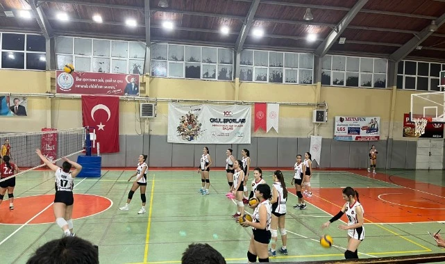 Çiğli Belediyesi’nin Voleybol Takımları Ligde Zirvede