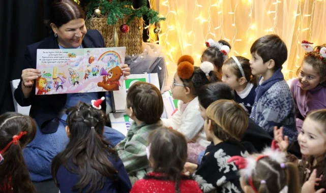 Foça'da Miniklerin Yeni Yıl Coşkusu: Başkan Fıçı'yla kutladılar