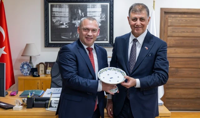 İzmir-Macaristan hattında “kardeş kent” ilişkisinin temelleri atıldı  