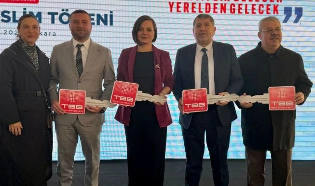 Karabağlar Belediyesi’ne Yeni İş Makinesi Desteği