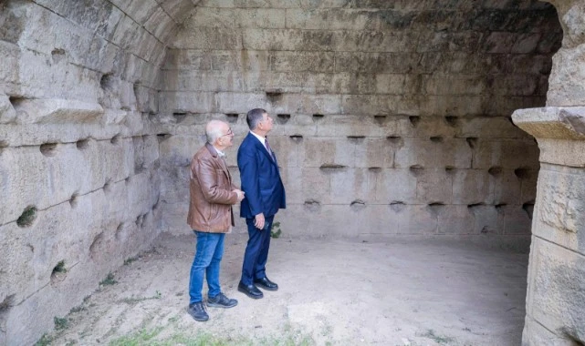 Smyrna Tiyatrosu gün yüzüne çıkıyor