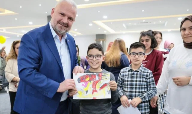 Menemen'de özel çocukların karne sevinci yürekleri ısıttı