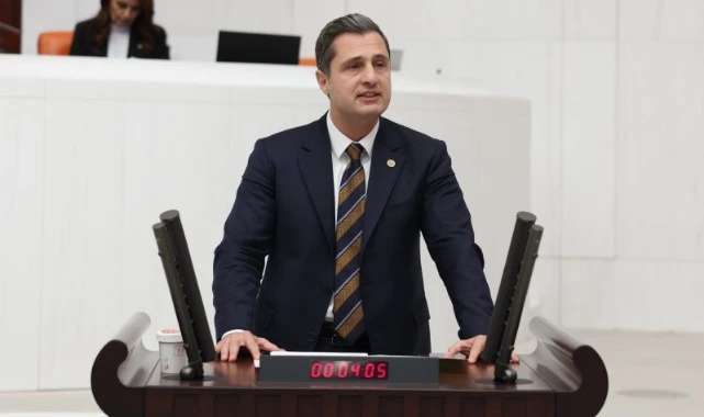 CHP’li Deniz Yücel; “MEB’in Görevi Cumhurbaşkanı Sevgisini Ölçmek Mi?”