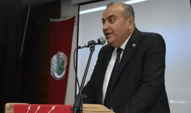 CHP'li Murat Aküzüm'den AKP'li Kayacan'a yanıt: "Asfaltı görmeden çukur anlatmak acemiliktir"