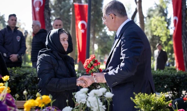 Başkan Tugay’dan 18 Mart mesajı: “Tarihe sığmayan bir direnişin zaferi”
