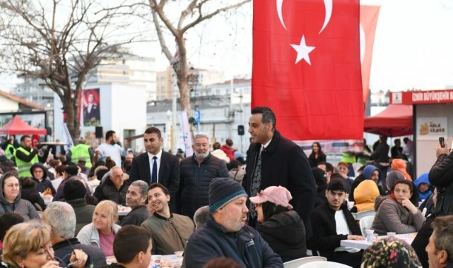 Çiğli’de Kadir Gecesi’nde Binler Aynı Sofrada Buluştu