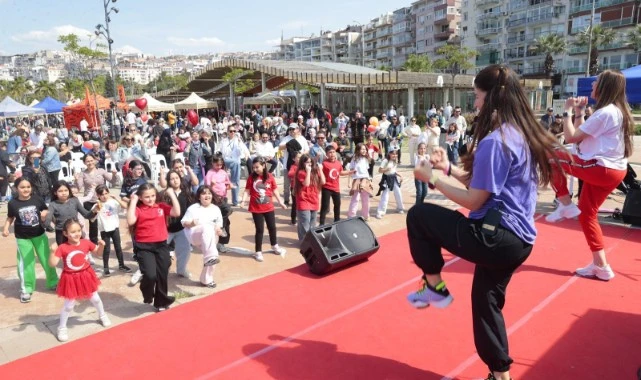 23 Nisan coşkusu Konak’tan yayıldı: Çocuk Şenliği’ne yoğun ilgi   