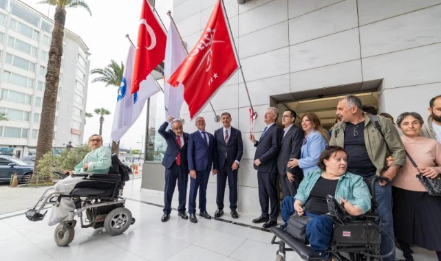 Erişilebilir kent hedefiyle 98. Kırmızı Bayrak İZTO’nun oldu