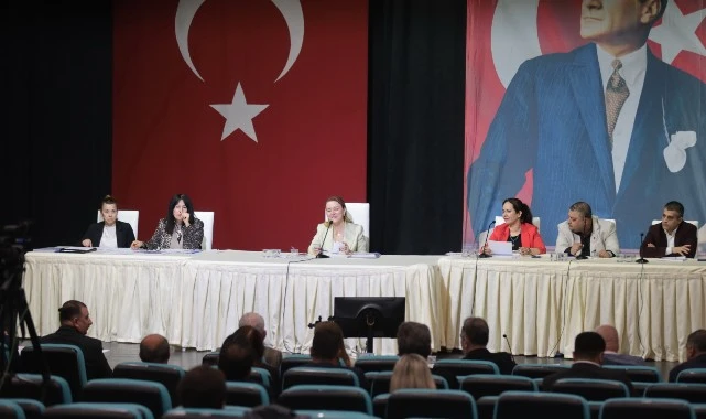 Bakan Mutlu: Konak'ta dayanışmayla hizmete devam ediyoruz