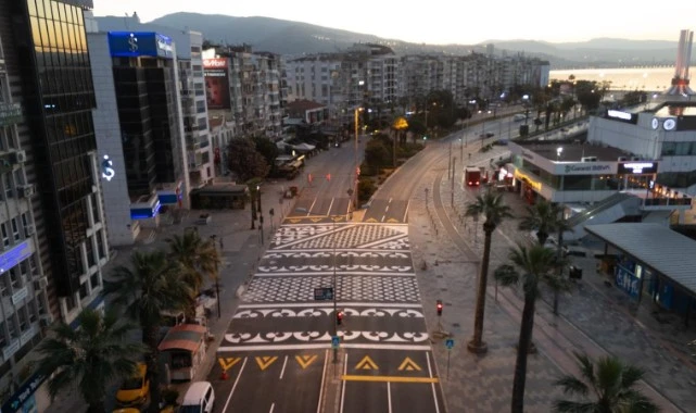 Karşıyaka Yalı Bulvarı’na yükseltilmiş ve desenli yaya platformu