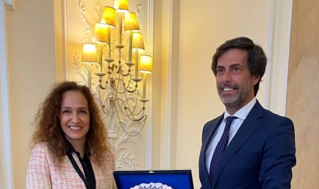 Yıldız Ünsal ‘Başkanlar Konferansı’nda: Avrupa Demokrasi Başkenti Cascais’te Karşıyaka’yı anlattı