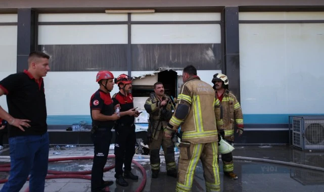 Bornova’da depo yangını dakikalar içinde kontrol altına alındı