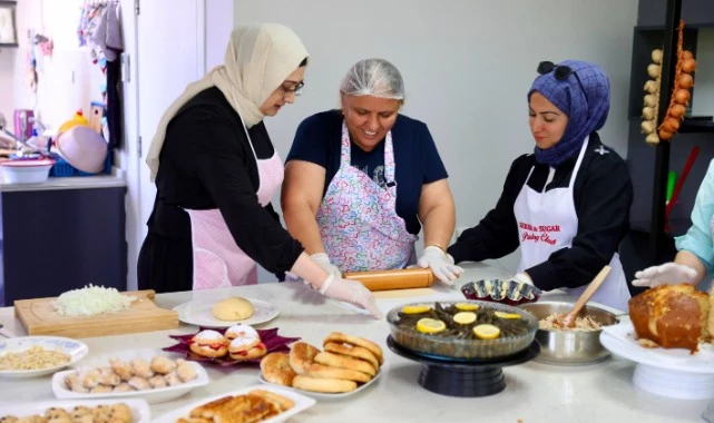 Bucalı kadınlar mutfakta hem öğreniyor hem üretiyor