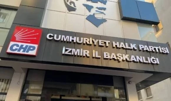 CHP Lideri Özgür Özel CHP'lileri görevden alınan İl Başkanlıklarına çağırdı
