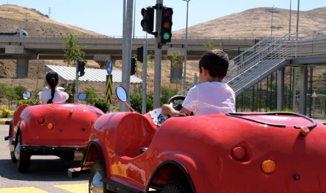 Asarlık Trafik Eğitim Parkuru'nda her gün 50 çocuk kuralları öğreniyor
