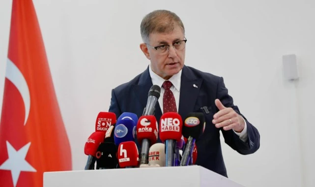 Başkan Cemil Tugay: "Bir süre daha bağımsız kalma niyetindeyim"