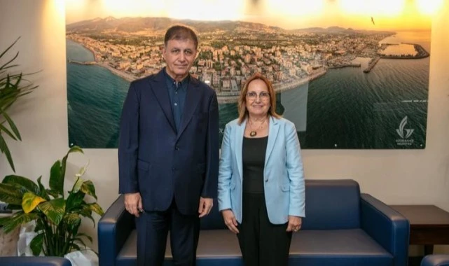 Başkan Tugay Güzelbahçe'de esnaf ve vatandaşlarla buluştu