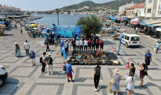 Foça'da Kapsamlı Deniz ve Kıyı Temizliği: "Denizden Çıkanlar İnsanlığın İzleri" Sergileniyor