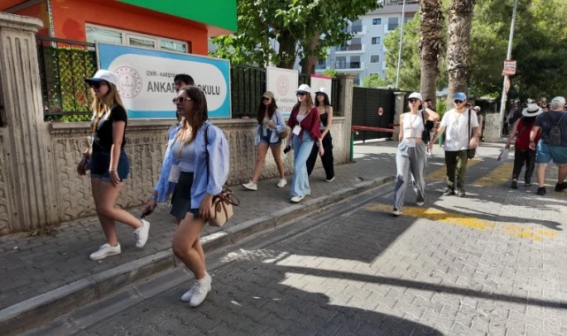 Geleceğin mimarları Karşıyaka’nın tarihi mirasını keşfetti