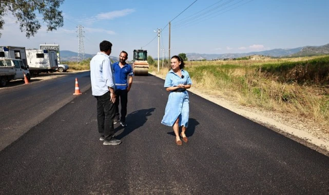 İZBETON ekipleri Efes Selçuk'ta yolları yeniliyor