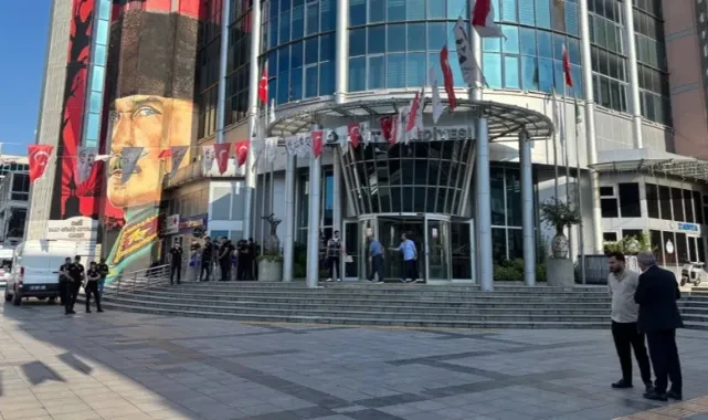 İzmit Belediyesi'ne Operasyon: Belediye Başkanı Fatma Kaplan Hürriyet Gözaltına Alındı