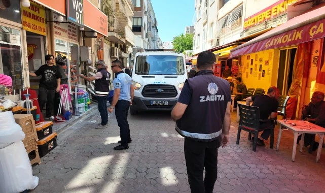 Konak zabıtasından kaldırım işgallerine karşı sıkı denetim