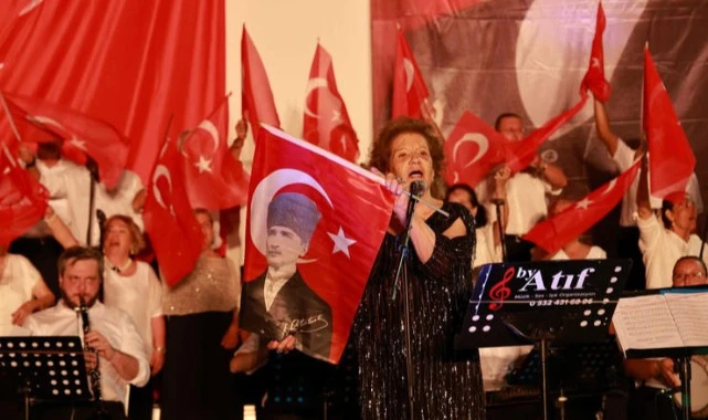 Yenifoça’da Türk Sanat Müziği Rüzgarı: Unutulmaz Bir Gece Yaşandı