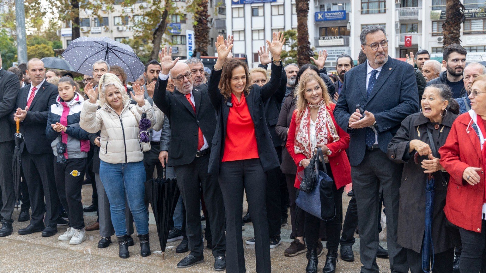 Cumhuriyet’in 103. yılı Karşıyaka’da gururla kutlanıyor