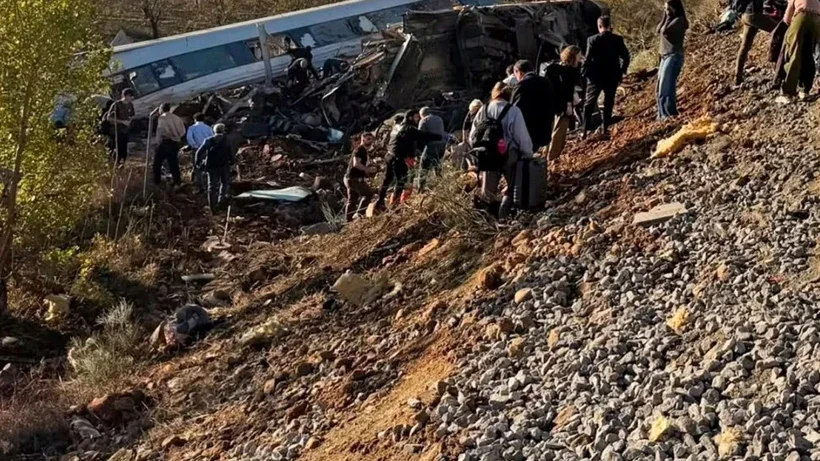 İspanya'da Yüksek Hızlı Trenler Çarpıştı: Feci Kazada Katliam Gibi Bilanço