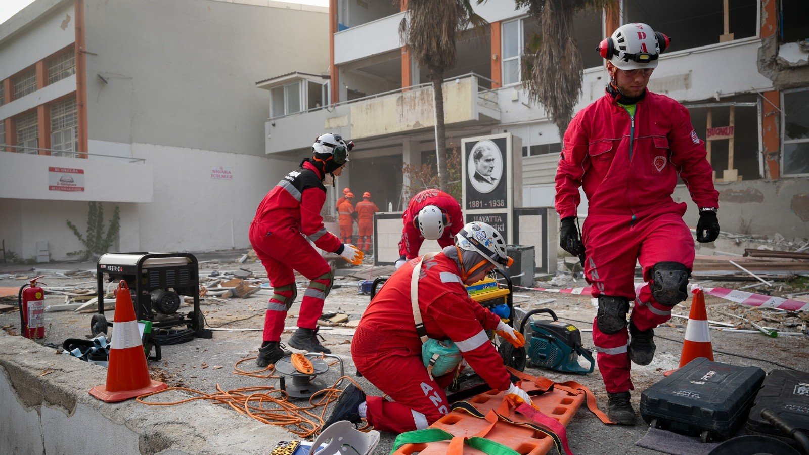 İzmir’de nefes kesen deprem tatbikatı