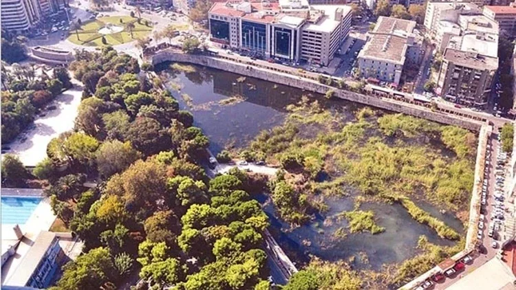 İzmir'in kanayan yarası Basmane Çukuru satışa çıkarıldı