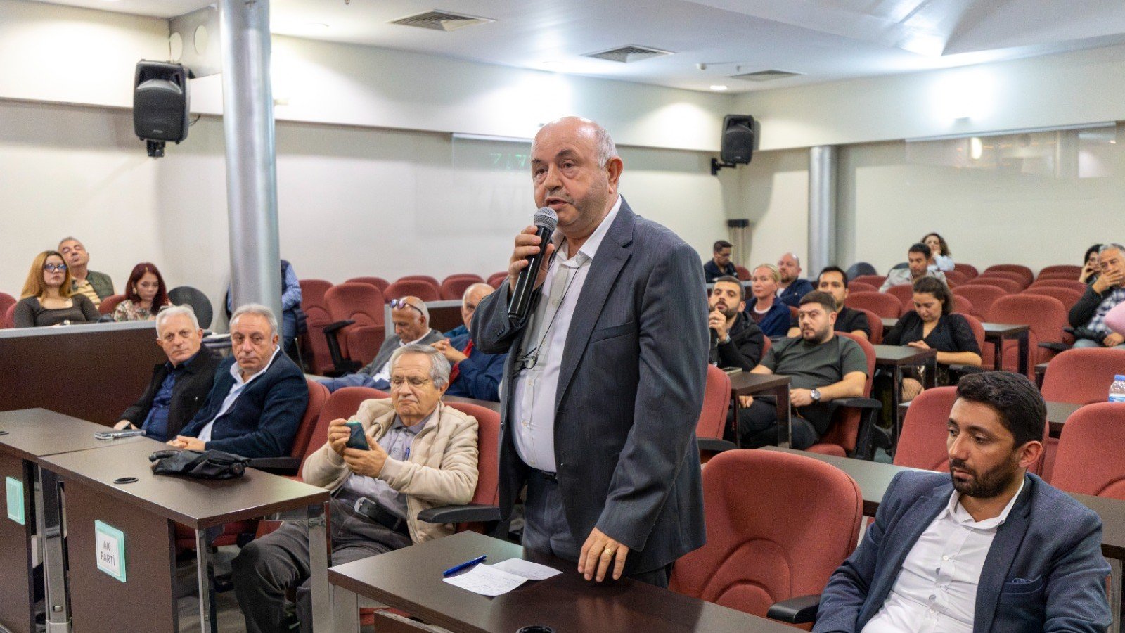 Karşıyaka’da kentsel dönüşüm sektör temsilcileriyle ele alındı