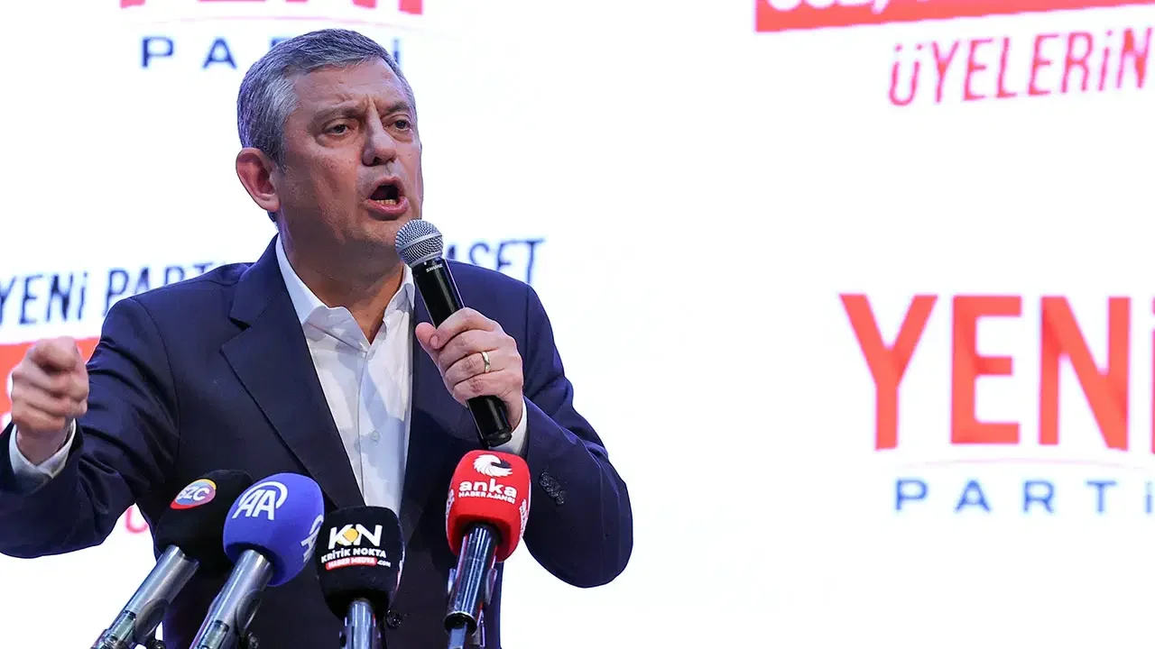 Özgür Özel'den İl Başkanları Toplantısı'nda iktidar mesajı: 'Onlar yolun sonunda, biz daha yolun başındayız'
