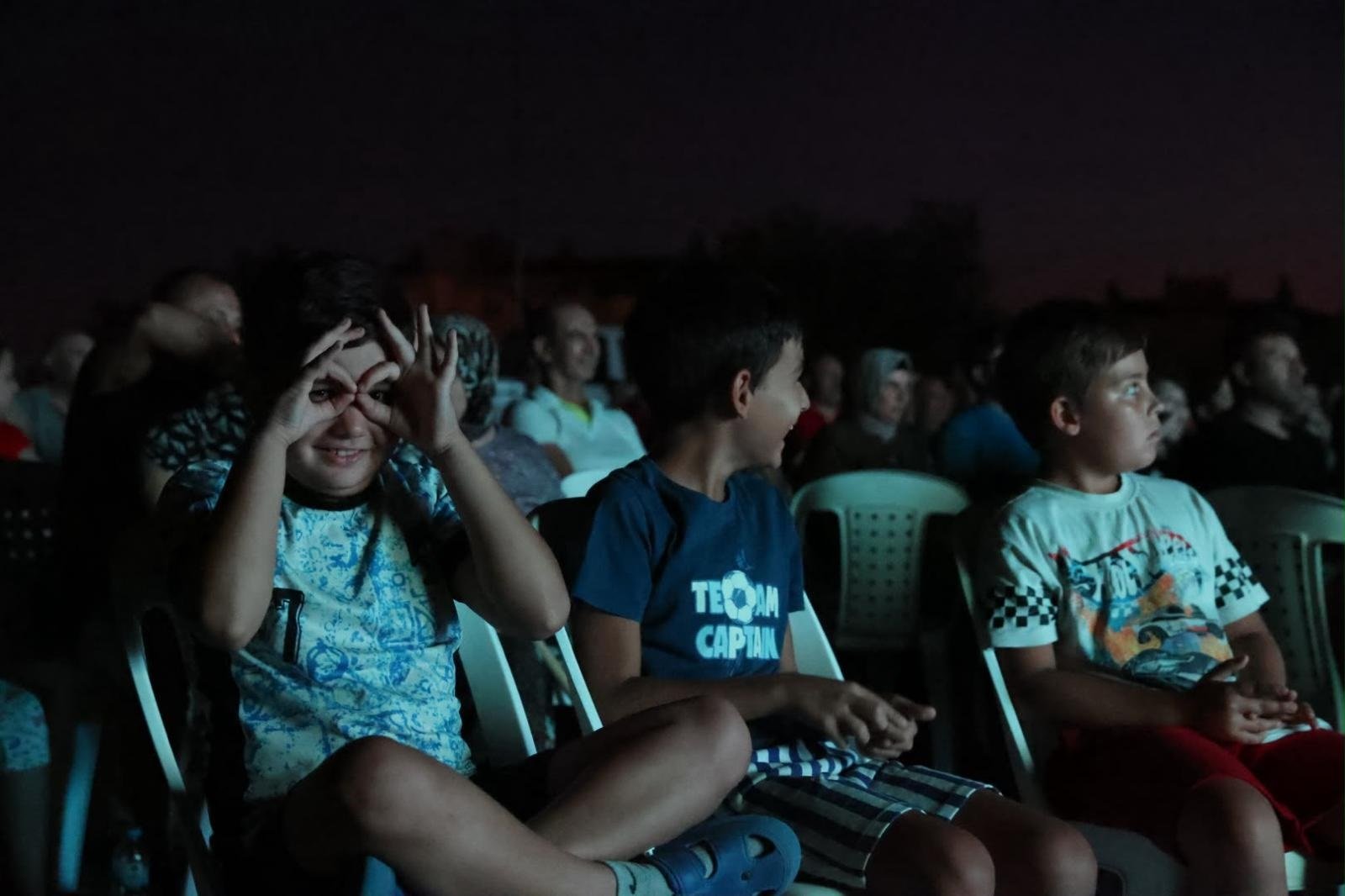 Çiğli'de Yaz Akşamları Mahalle Sinema Günleri ile Renkleniyor