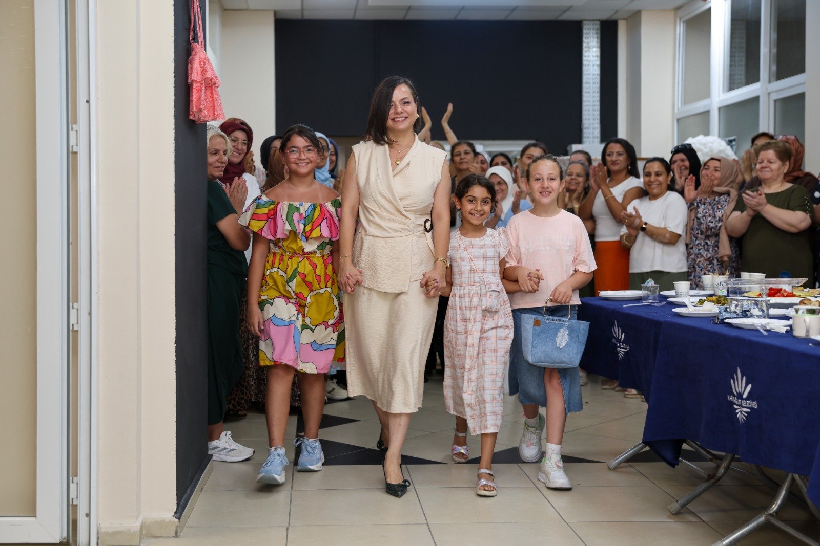 Karabağlar Belediyesi Tekstil Akademi'de Mezuniyet Gururu