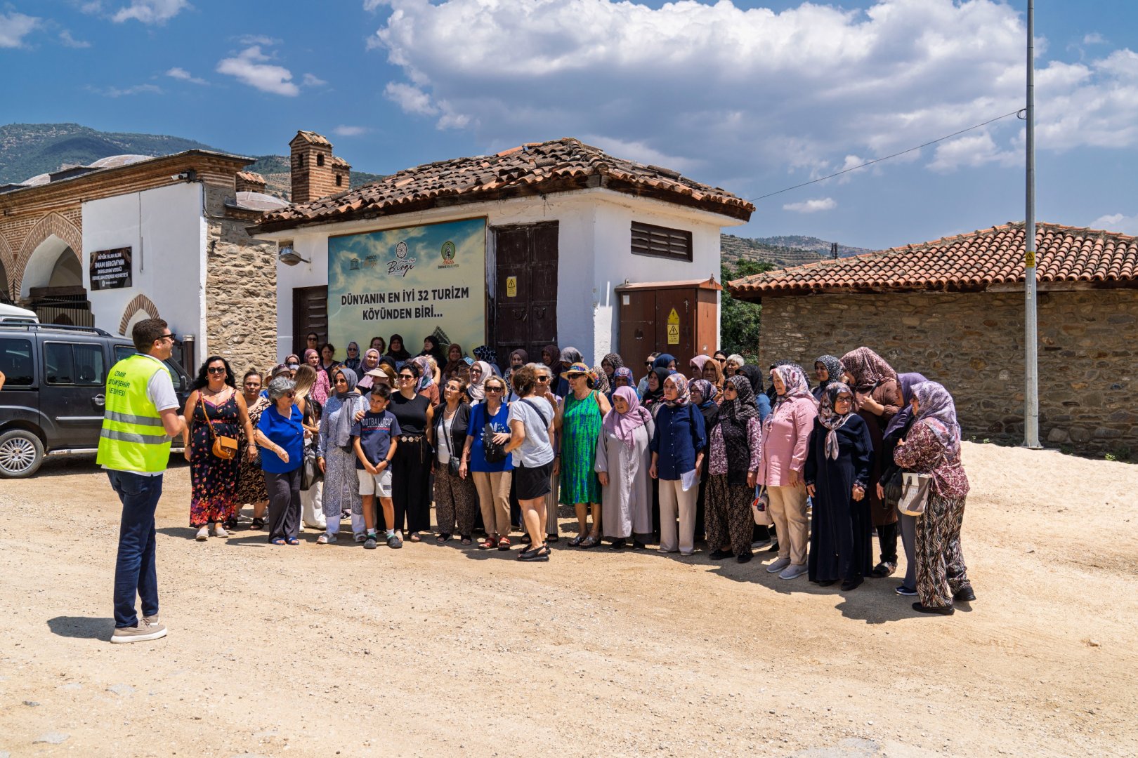 Kültür gezileriyle İzmir’in tarihi ve doğal güzelliklerini görme fırsatı buldular