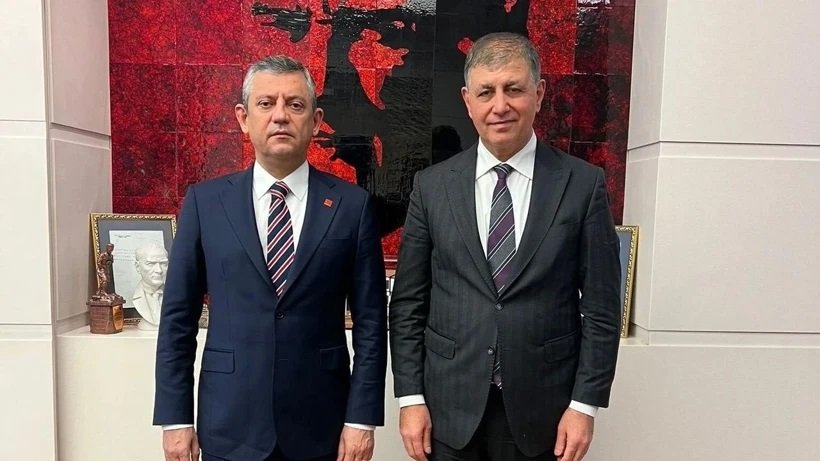 Özgür Özel'den Cemil Tugay açıklaması: Böyle birşey travma olarak kalır
