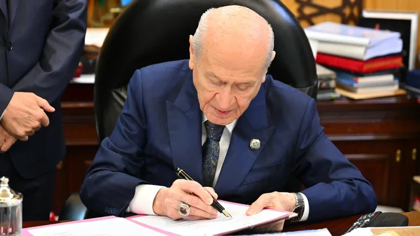 Meclis Yolundaki Çerçeve Yasada Kritik Eşik: Bahçeli ve Kurmayları İmzayı Attı
