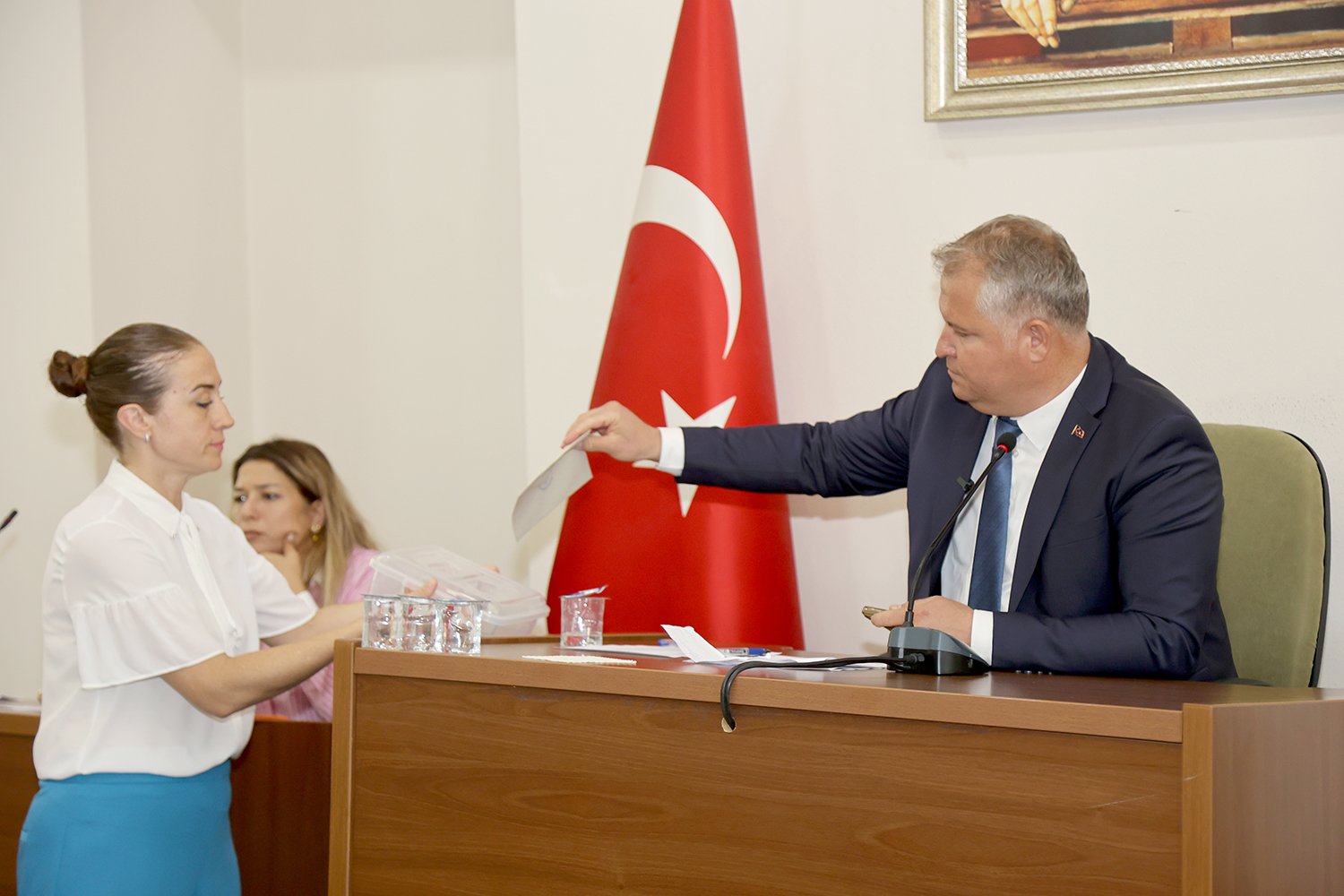 Urla’da istifalar sonrası ilk meclis toplandı: “Kesintisiz hizmet anlayışımızı sürdüreceğiz”